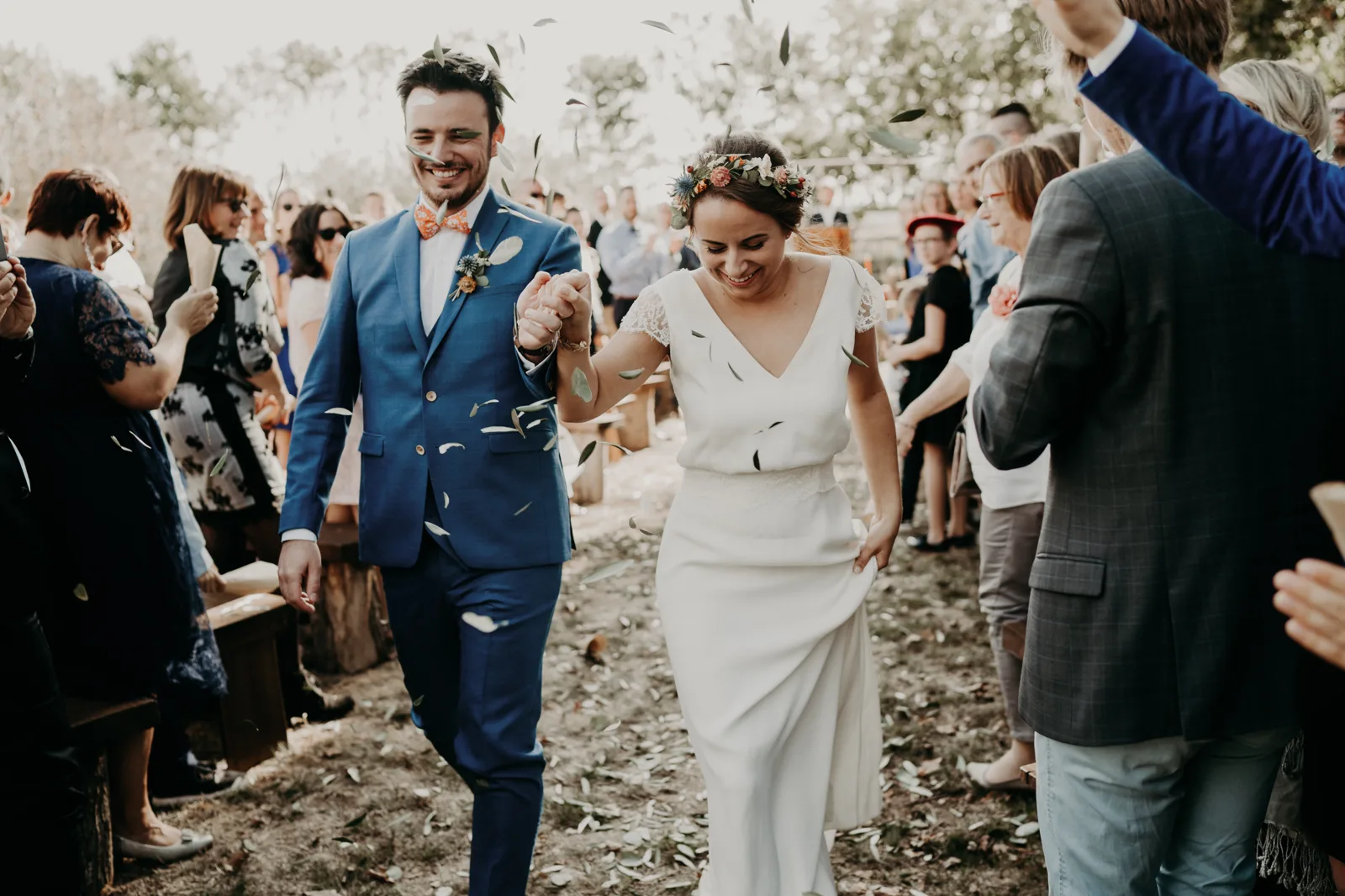 Sortie de cérémonie sous les confettis — Domaine de La Ruade