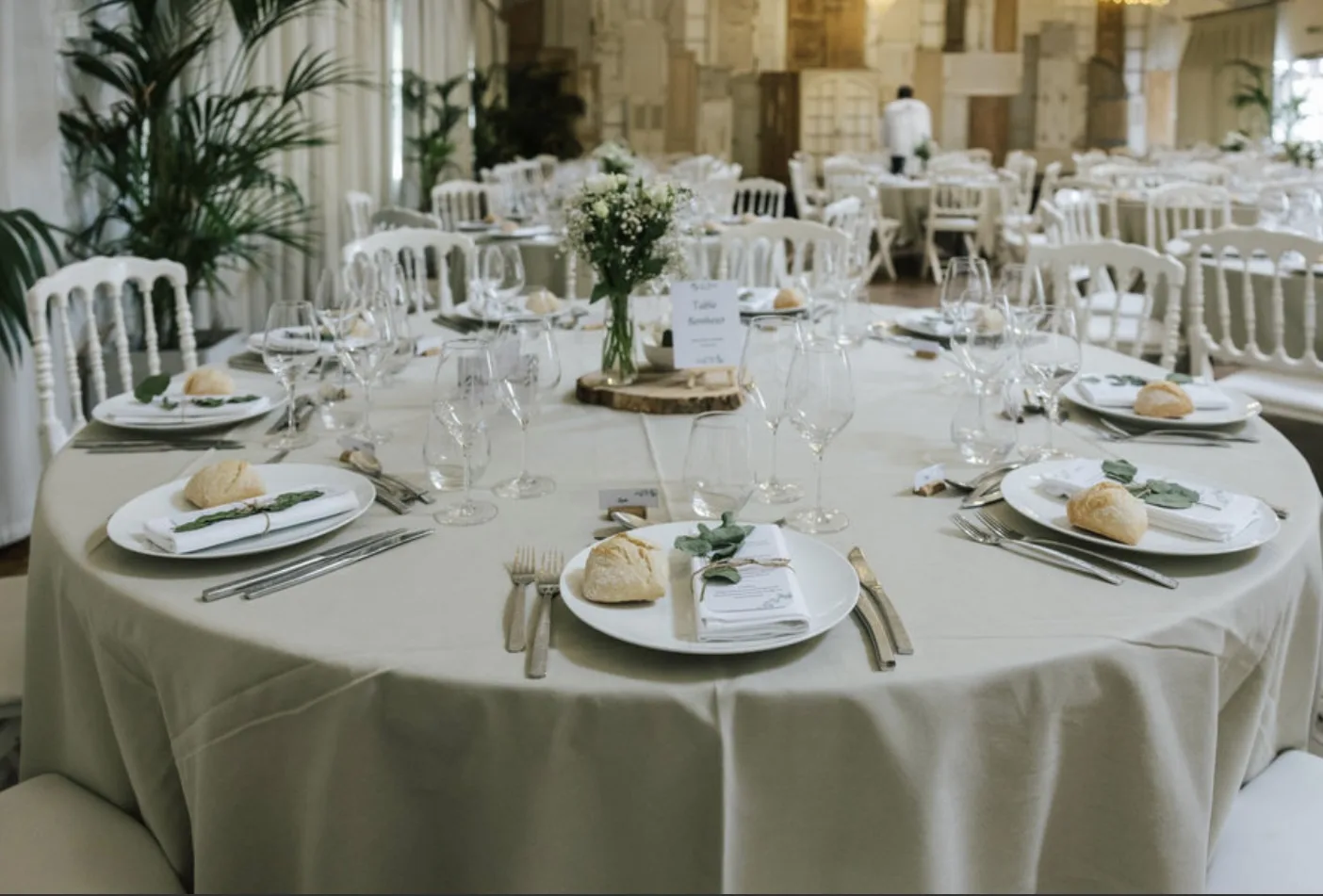 Table dressée pour le dîner de mariage — Domaine de La Ruade
